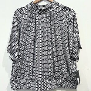 NWT Worthington Black and White Patterned Women's Top